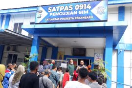 Pembuatan SIM dinilai menyulitkan, Satlantas Pekanbaru tunggu arahan