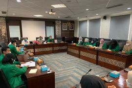 Ketua DPRD Sumbar edukasi mahasiswa Unand tentang fungsi kedewanan