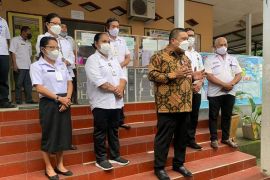 Layanan Disdukcapil Ambon "urus satu dapat tiga" mulai Januari 2022, terobosan strategis