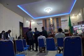 Saksi Taufik bersumpah demi keluarga, "fee" 30 persen diserahkan kepada Akbar