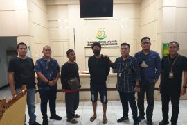 Tim Tabur Kejati Kalbar menangkap dua DPO kasus cukai