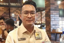 Gubernur tanda tangani SK pemberhentian anak mantan Wali Kota Tanjngpinang