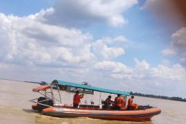 Dua anak tenggelam di Inhil, satu selamat dan satunya dicari