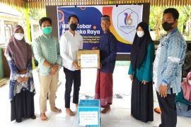 HIMA Kobar salurkan buku untuk pesantren