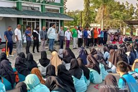 Ada beasiswa perguruan tinggi untuk siswa SMA dan guru di Meranti, ini syaratnya