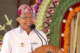Gubernur Koster naikkan insentif 1.493 "bandesa adat"