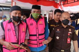 Kejati Sulbar tahan tiga tersangka korupsi dana peremajaan sawit rakyat