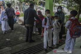 Pelaksanaan PTM 100 persen di Bandung