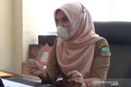 Pemkab Bekasi gelar operasi pasar tekan harga minyak goreng