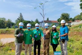 Pemkot Kediri bagikan bibit tanaman ke sekolah