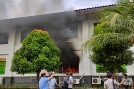Gedung DPRD Batam terbakar