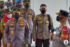 Kapolri targetkan dua minggu vaksinasi vaksin COVID-19 capai 100 persen