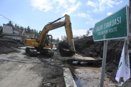 Pembersihan Material APG Gunung Semeru