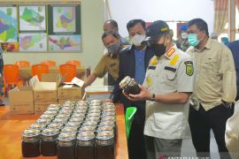 Dikunjungi Gubri, pengusaha madu Kuansing curhat