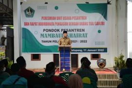 Wabup Ketapang resmikan unit usaha pondok Pesantren Mambaul Khairat