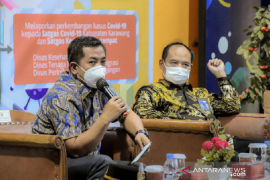 Puluhan bangunan liar di Interchange Karawang Barat ditertibkan