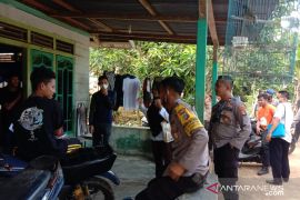 Polres Bangka Barat fasilitasi vaksinasi COVID-19 dari rumah ke rumah