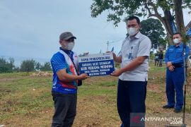 PT Timah serahkan alat tangkap bagi KUB Mirang Mudong di Belitung Timur