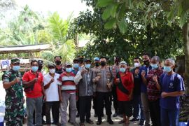 Kapolres Langkat sepakat dengan warga persiapkan "Kampung Tangguh Narkoba" di Stungkit Wampu