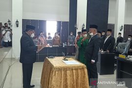 Jhony Effendi Siahaan dilantik jadi anggota DPRD Labura