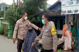Polsekta Banjarmasin Utara jemput lansia ke rumah ajak vaksinasi