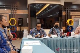 Masyarakat - Bupati Melawi kunjungi PLN Kalbar minta fasilitas listrik 24 Jam