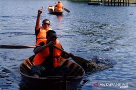 Bupati instruksikan Dinas PU segera perbaiki jalan wisata Telaga Air Merah