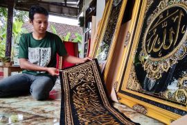 Kaligrafi buatan seniman Tulungagung diminati pasar luar negeri