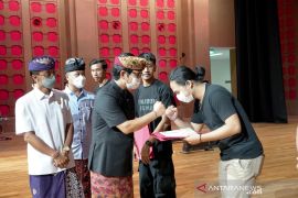 Pemkab Badung minta seniman terus kreatif di masa pandemi COVID-19