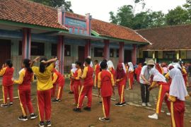 Gerakan UI Mengajar gelar program "Tubuh Sehat Ceria" di SDN Cibareubeu Sumedang