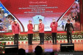 Garam Kusamba terima Sertifikat dan Surat KI dari MenkumHAM