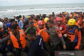 Evakuasi korban tenggelam Makassar Page 2 Small