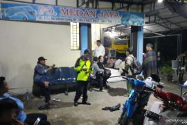 42 penumpang bus Medan Jaya terlantar di Pekanbaru