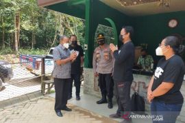 Dubes India tanam di fasilitas rehabilitasi orangutan dekat IKN