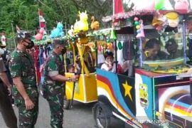 TNI perkenalkan persenjataan kepada seratusan anak yatim