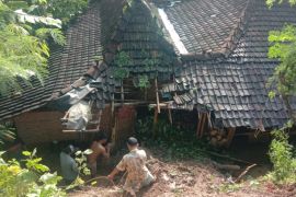Hujan lebat sebabkan longsor di dua desa di Kudus