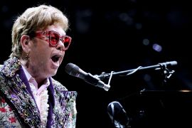 Elton John lanjutkan tur selamat tinggal  yang tertunda