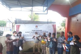 KPU Yalimo Papua musnahkan 159 surat suara rusak