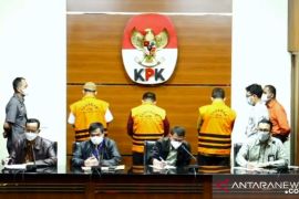KPK tahan hakim PN Surabaya Itong Isnaeni terkait kasus suap