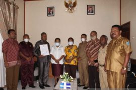 DPRD Biak Numfor menerima pengajuan dua calon wakil bupati