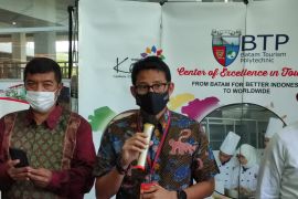 Menparekraf  berharap SDM pariwisata jadi tuan rumah di negeri sendiri