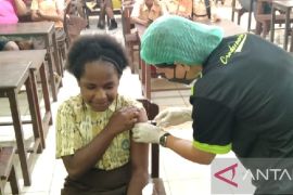 Vaksinasi anak usia 6-11 tahun di Jayapura Papua Page 1 Small