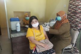 Pemkab Kediri mulai beri suntikan vaksin penguat untuk warga