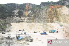 Dedi Mulyadi minta Polda tindak penambang ilegal pakai bahan peledak di Karawang