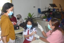 125 siswa SD Kota Jayapura ikuti vaksinasi COVID-19
