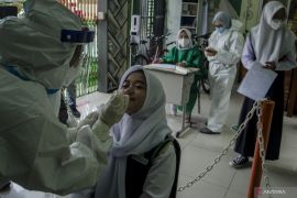 Kasus positif COVID-19 bertambah 7.010