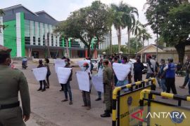 Warga protes PUPR Kota Jambi terkait drainase di lahan warga