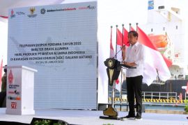 Presiden Jokowi lepas ekspor perdana "smelter grade" alumina