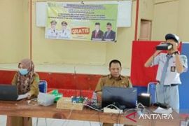 Puluhan pelajar SMKN 1 Tanah Bumbu ikuti rekaman e-KTP