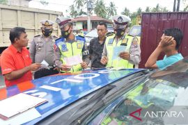 Dishub-Satlantas Polres Pasbar razia kendaraan melebihi kapasitas